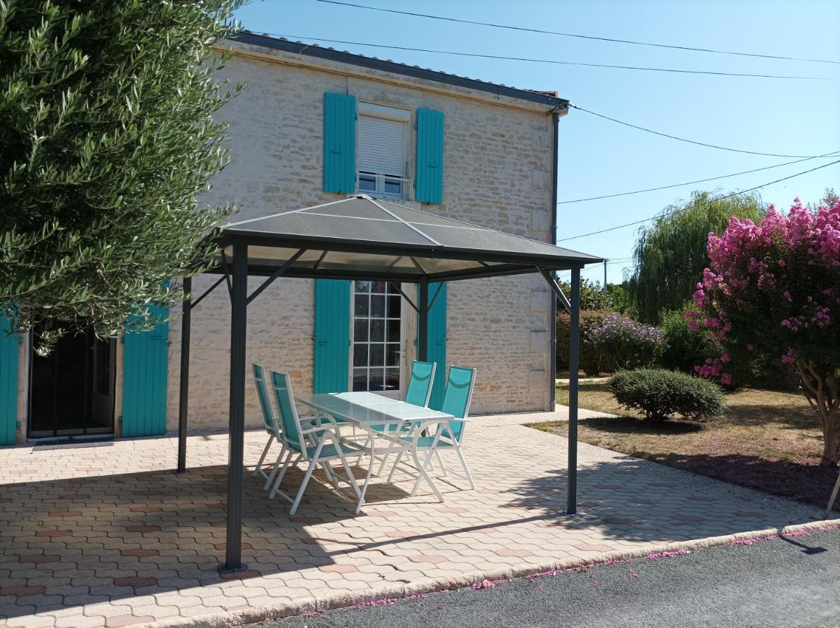 Le Logis De Lange Apt Les Aigrettes Saint-Hilaire-la-Palud Buitenkant foto